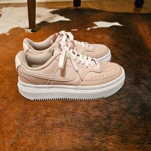 Nike Court Lift/Platform Pink Like New 5.5/6 Womens